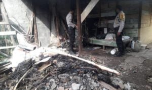Rumah terbakar