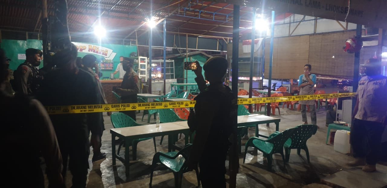 Polres Lhokseumawe Bersama Tim Gabungan Kembali Segel Tiga Kafe Polres Lhokseumawe Bersama Tim Gabungan Kembali Segel Tiga Kafe