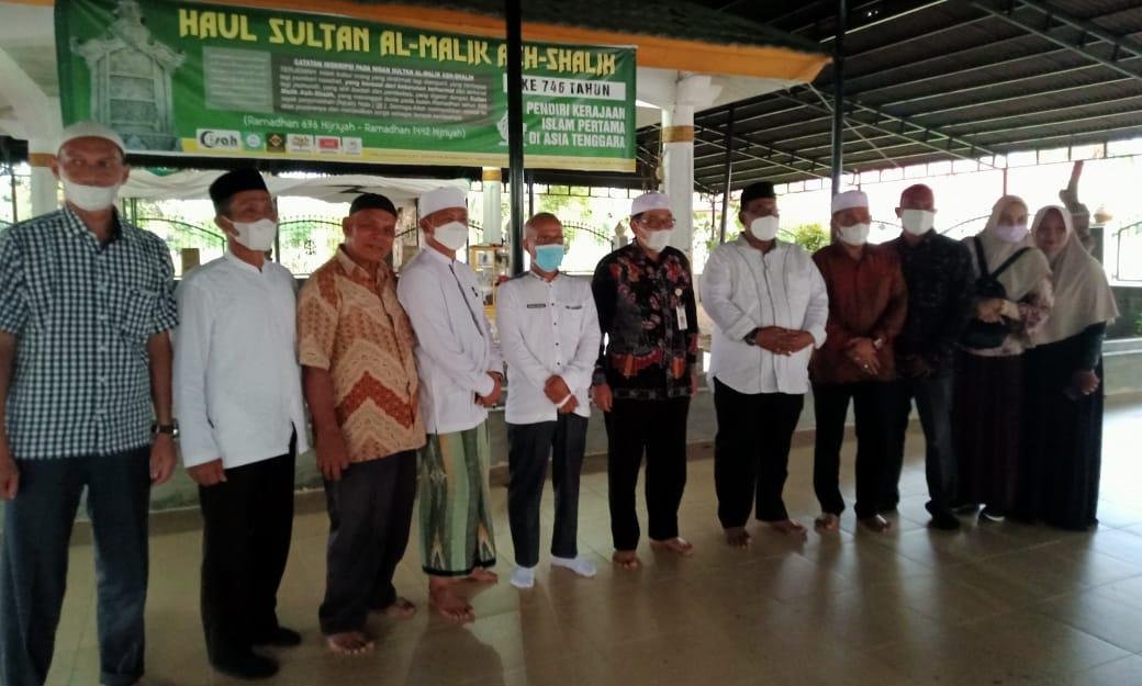 Usai Ziarahi Makam Malikussaleh, Ini Harapan Staf Menteri Kepada Santri Milenial Usai Ziarahi Makam Malikussaleh, Ini Harapan Staf Menteri Kepada Santri Milenial