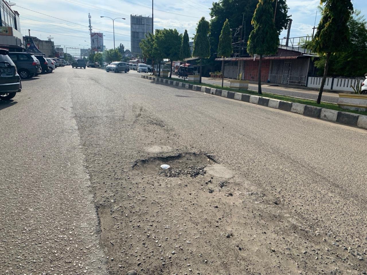 Memalukan! Jalan Protokol Lhokseumawe Dihantui Lubang Memalukan! Jalan Protokol Lhokseumawe Dihantui Lubang