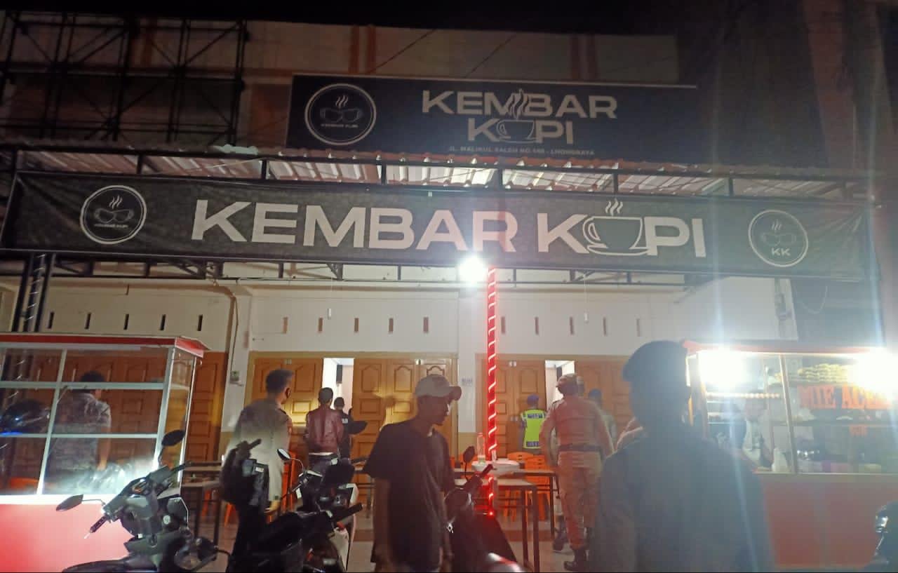 Langgar Prokes, 5 Tempat Kembali Disegel Petugas Langgar Prokes, 5 Tempat Kembali Disegel Petugas