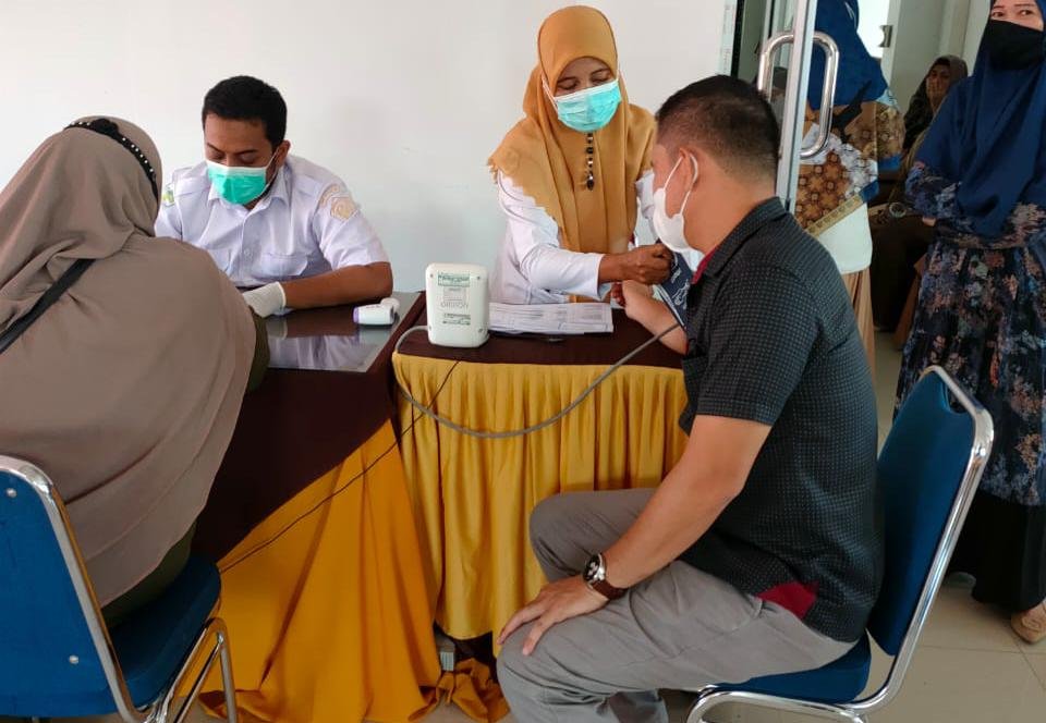 Pimpinan Fakultas Hukum Unimal dan Ormawa Ikuti Vaksinasi Dosis Pertama Pimpinan Fakultas Hukum Unimal dan Ormawa Ikuti Vaksinasi Dosis Pertama