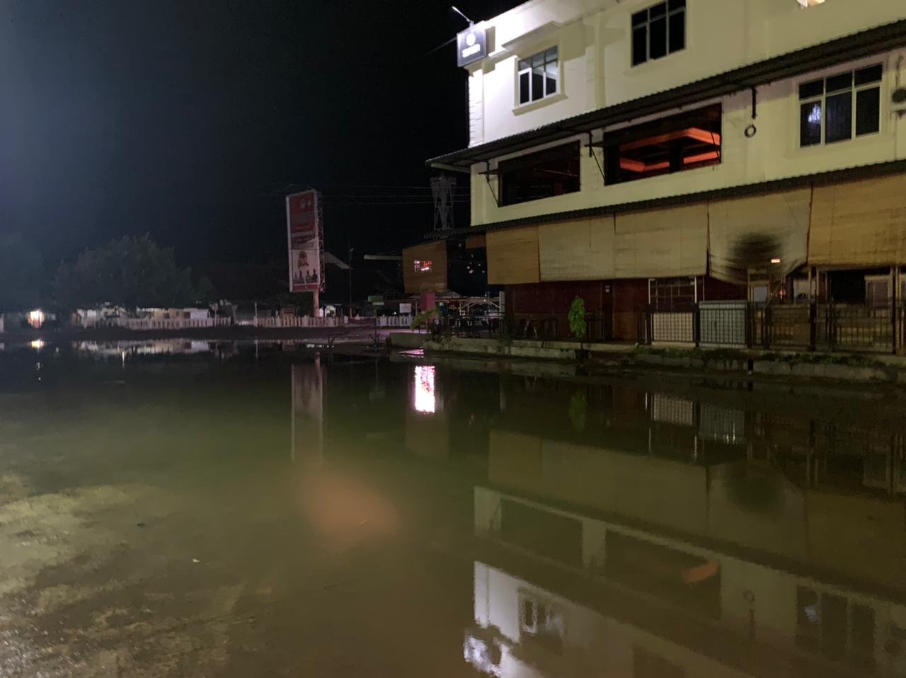 Diterpa Hujan Deras, Sebagian Wilayah Kota Lhoksemawe Tergenang Air Diterpa Hujan Deras, Sebagian Wilayah Kota Lhoksemawe Tergenang Air