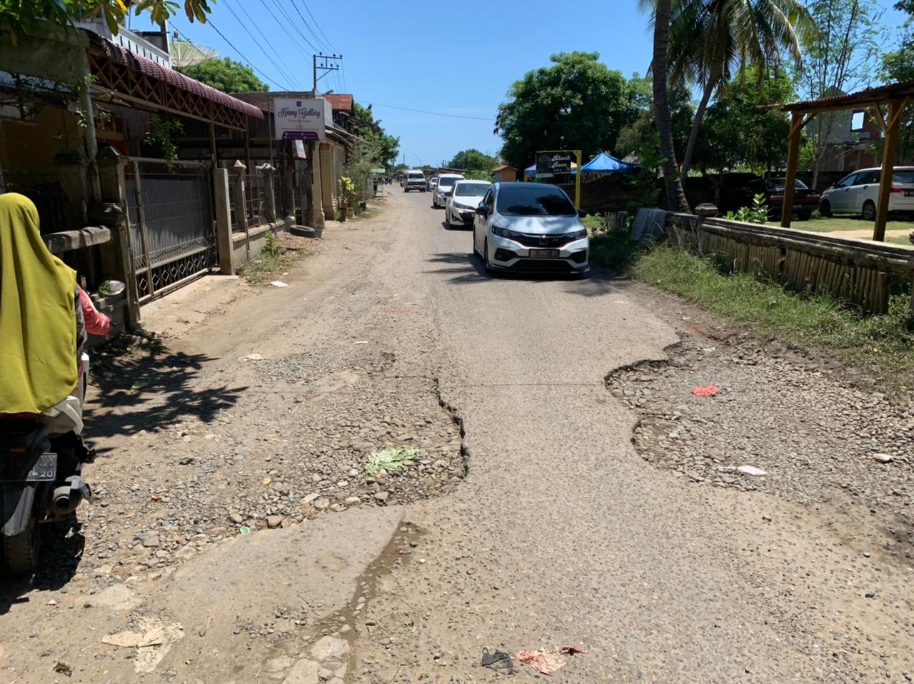 Warga Mengeluh, Akses Menuju Pantai Ujung Blang Rusak Parah Warga Mengeluh, Akses Menuju Pantai Ujung Blang Rusak Parah