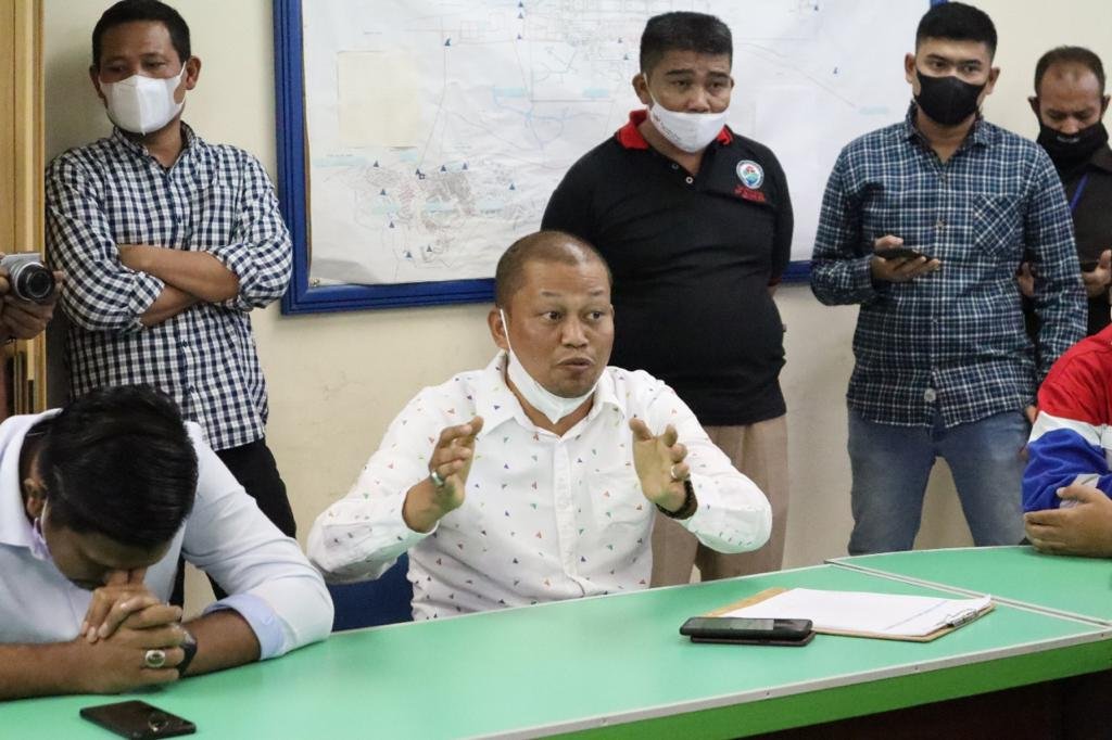 Ketua DPRK Lhokseumawe Pasang Badan, Jamin Upah Buruh Dibayarkan Pihak PBAS Ketua DPRK Lhokseumawe Pasang Badan, Jamin Upah Buruh Dibayarkan Pihak PBAS