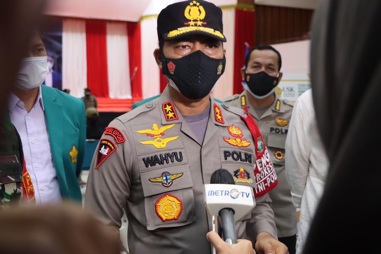 Tinjau Vaksinasi di USK, Kapolda Aceh: Mahasiswa Harus Ikut Aktif Kampanyekan Vaksinasi Tinjau Vaksinasi di USK, Kapolda Aceh: Mahasiswa Harus Ikut Aktif Kampanyekan Vaksinasi