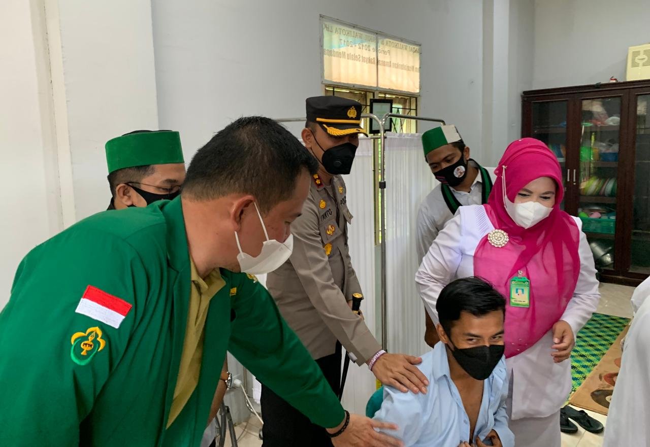 Tinjau Vaksinasi di HMI, Kapolres Lhokseumawe Tak Henti Ajak Bahu-membahu Tangani Covid 19 Tinjau Vaksinasi di HMI, Kapolres Lhokseumawe Tak Henti Ajak Bahu-membahu Tangani Covid 19