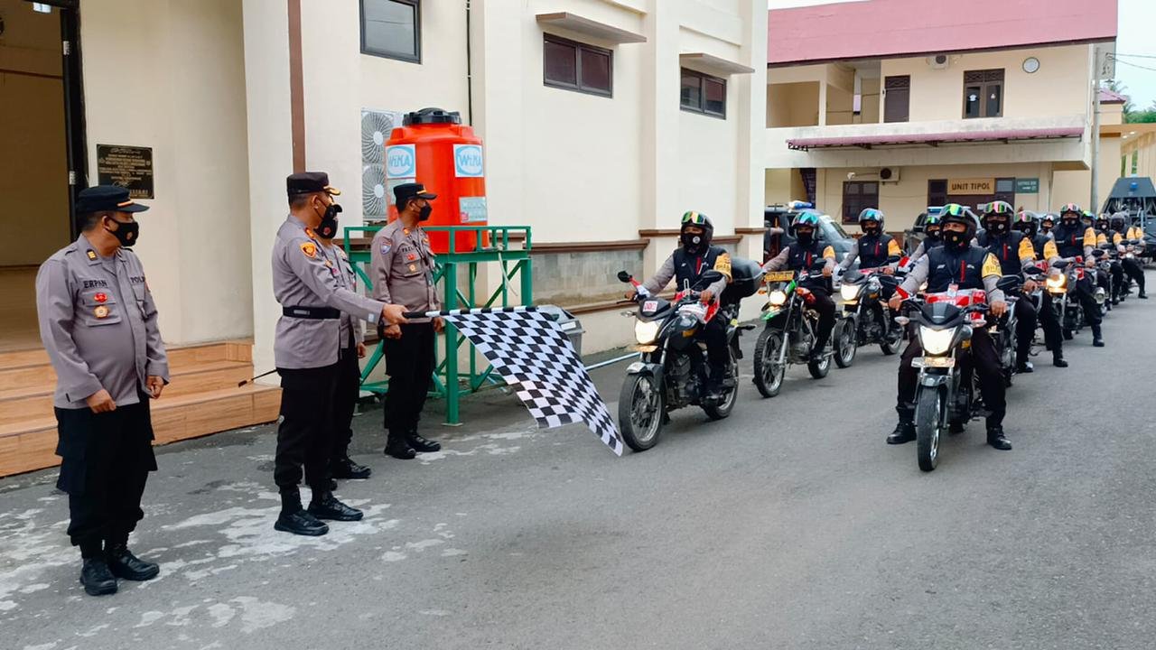 Kapolres Lhokseumawe Lepas Anggota Bhabinkamtibmas Salurkan Sembako Dalam Rangka HUT RI ke 76 Kapolres Lhokseumawe Lepas Anggota Bhabinkamtibmas Salurkan Sembako Dalam Rangka HUT RI ke 76