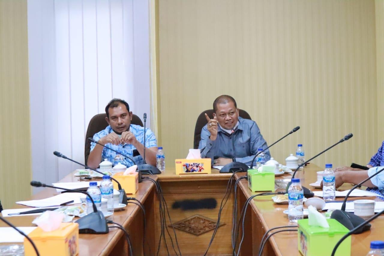 Audiensi dengan Ketua DPRK Lhokseumawe, Perwakilan Buruh di Lingkungan PAG Ungkap Kekecewaan Audiensi dengan Ketua DPRK Lhokseumawe, Perwakilan Buruh di Lingkungan PAG Ungkap Kekecewaan