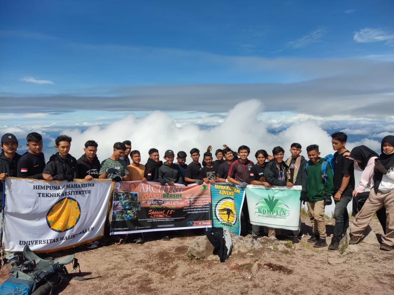 Himateka Unimal dan Komunitas Mahasiswa Gelar Aksi Peduli Lingkungan Dalam Menyambut Dies Natalis Himateka Unimal dan Komunitas Mahasiswa Gelar Aksi Peduli Lingkungan Dalam Menyambut Dies Natalis