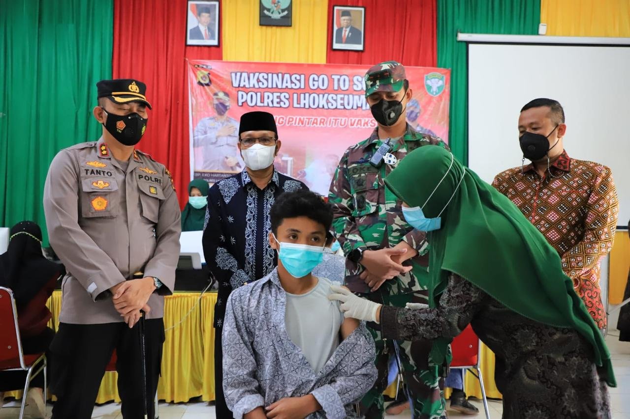 Kunjungi Vaksinasi Pelajar, Bukti Kapolres Lhokseumawe Dukung Percepatan Vaksinasi Kunjungi Vaksinasi Pelajar, Bukti Kapolres Lhokseumawe Dukung Percepatan Vaksinasi