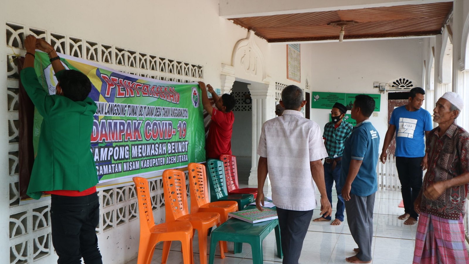 Mahasiswa KKN PPM Kelompok 014 Bantu Kegiatan Pembagian BLT di Desa Nisam Mahasiswa KKN PPM Kelompok 014 Bantu Kegiatan Pembagian BLT di Desa Nisam