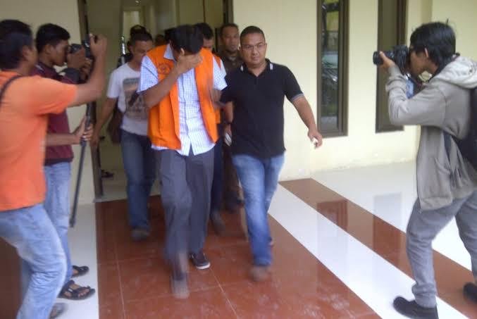 Polda Aceh Ungkap Kasus Korupsi Pengaspalan Jalan di Simeulu Polda Aceh Ungkap Kasus Korupsi Pengaspalan Jalan di Simeulu