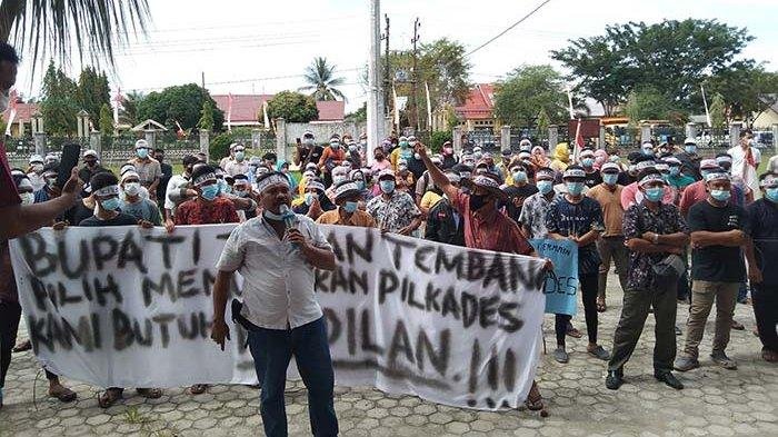 Kantor DPRK Aceh Singkil Digeruduk Pendemo, Ini Persoalannya Kantor DPRK Aceh Singkil Digeruduk Pendemo, Ini Persoalannya