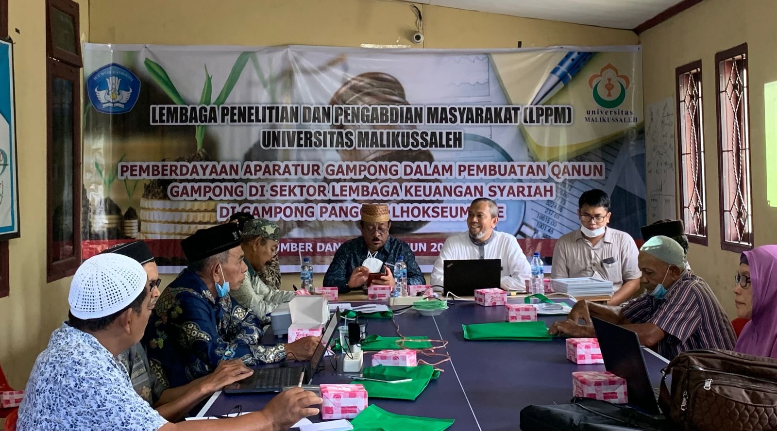 Dosen FH Unimal Sosialisasi Pembuatan Qanun Keuangan Syariah di Gampong Panggoi Dosen FH Unimal Sosialisasi Pembuatan Qanun Keuangan Syariah di Gampong Panggoi