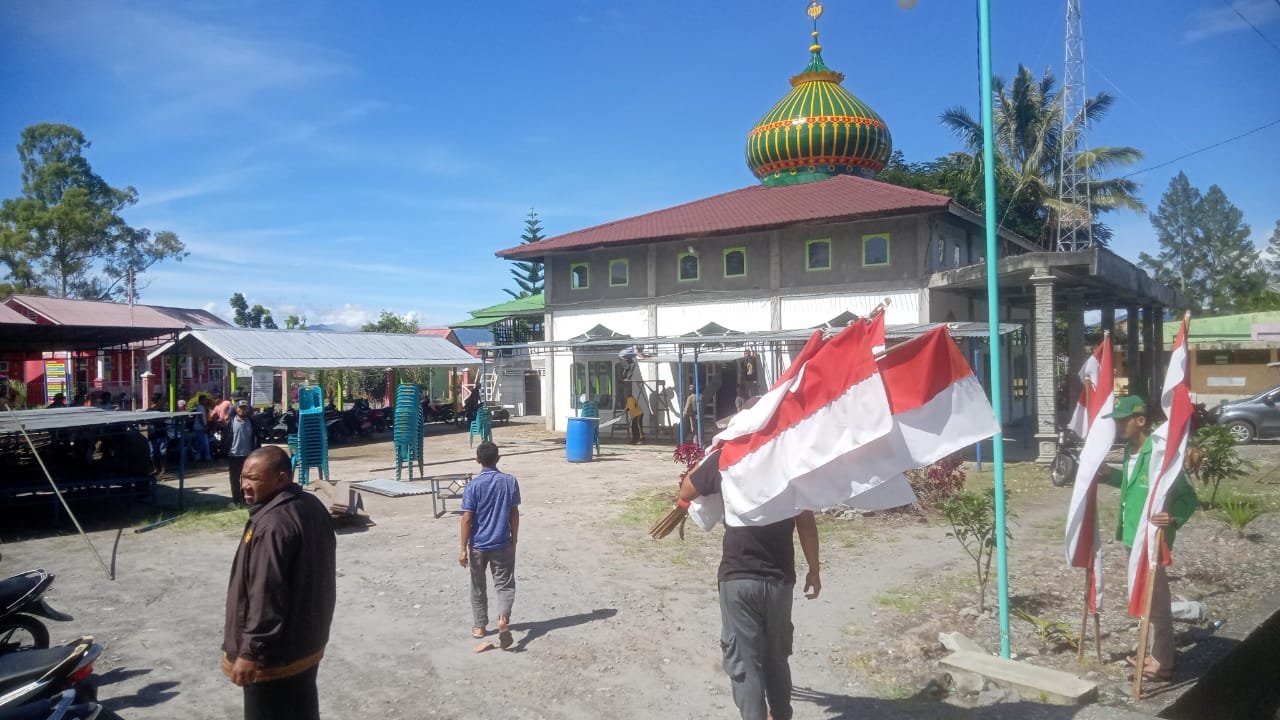 Mahasiswa KKN 040 Unimal Gelar Jum’at Bersih Bersama Masyarakat dan Pemuda Karang Taruna Desa Mahasiswa KKN 040 Unimal Gelar Jum’at Bersih Bersama Masyarakat dan Pemuda Karang Taruna Desa