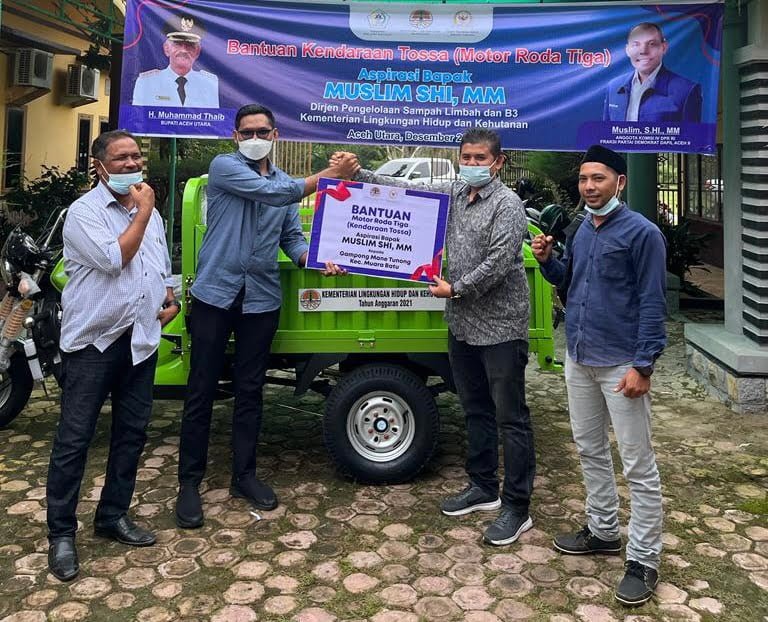 Muslim DPR RI Bersama KLHK Salurkan 3 Unit Motor Sampah Roda 3 Muslim DPR RI Bersama KLHK Salurkan 3 Unit Motor Sampah Roda 3