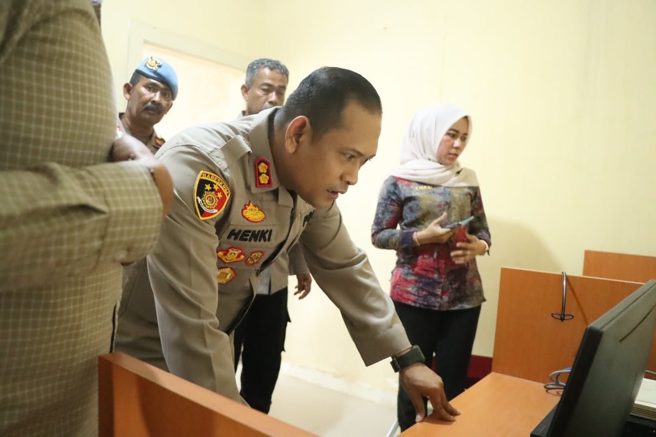 Pastikan Pelayanan Berjalan Baik, Kapolres Lhokseumawe Sidak Pelayanan SPKT Pastikan Pelayanan Berjalan Baik, Kapolres Lhokseumawe Sidak Pelayanan SPKT