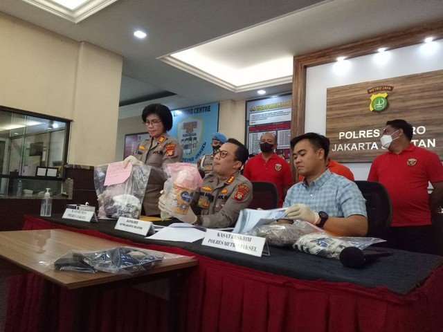 Kasus Balita Tewas Dibanting Pacar Ibunya: Korban di Lempar 3 Kali, Kaki Diinjak Kasus Balita Tewas Dibanting Pacar Ibunya: Korban di Lempar 3 Kali, Kaki Diinjak