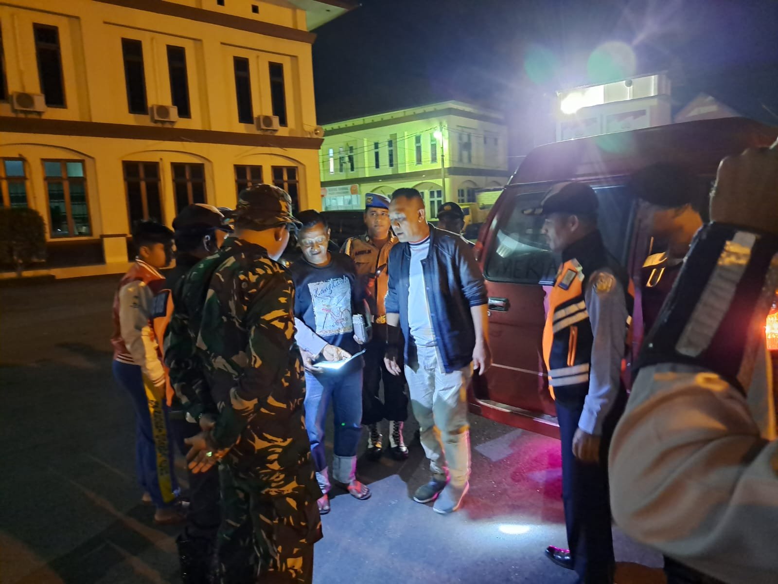 Polres Lhokseumawe Gelar Razia Gabungan Antisipasi Gangguan Kamtibmas Polres Lhokseumawe Gelar Razia Gabungan Antisipasi Gangguan Kamtibmas