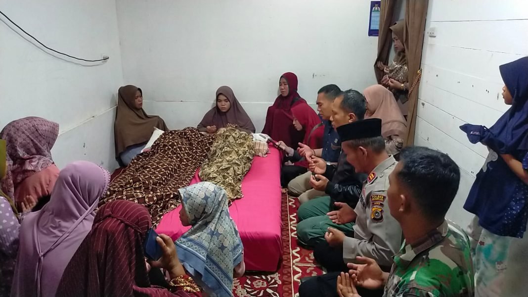 Dua Bocah Tenggelam di Simeulue Di Temukan Meninggal Dunia Dua Bocah Tenggelam di Simeulue Di Temukan Meninggal Dunia