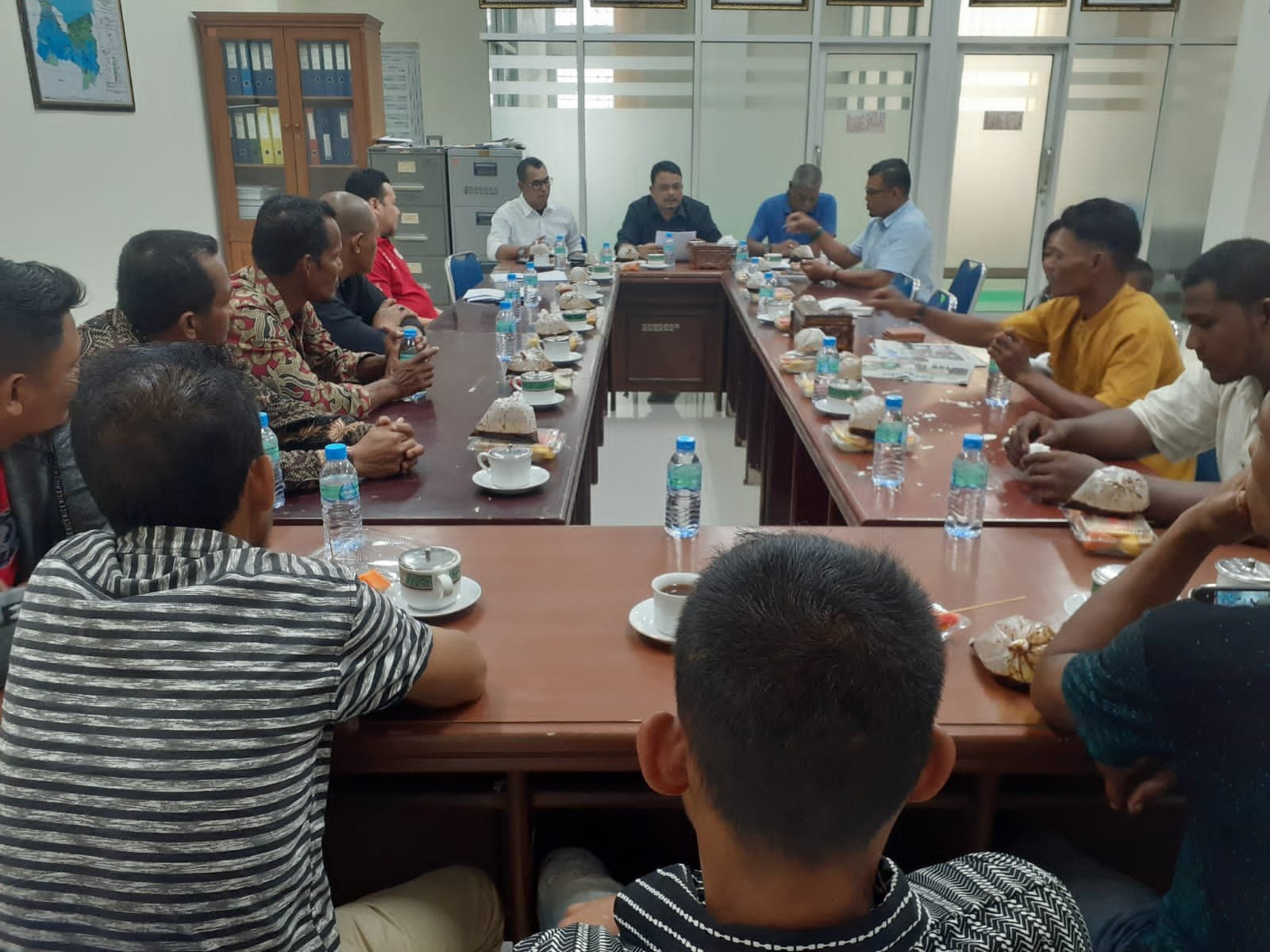 Minta Batalkan Hasil Pemilihan Keusyiek, Masyarakat Meunye Tujuh “Gerudhuk” Kantor DPRK Aceh Utara Minta Batalkan Hasil Pemilihan Keusyiek, Masyarakat Meunye Tujuh “Gerudhuk” Kantor DPRK Aceh Utara