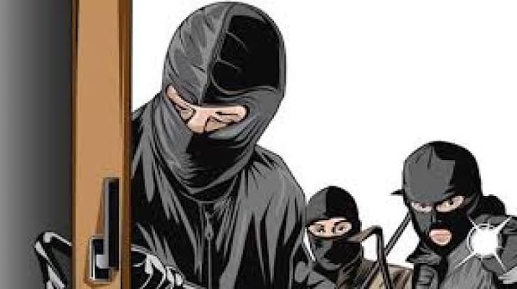 Perampok Jarah Rumah Dinas Wali Kota Blitar, Santoso dan Istri Disekap Perampok Jarah Rumah Dinas Wali Kota Blitar, Santoso dan Istri Disekap