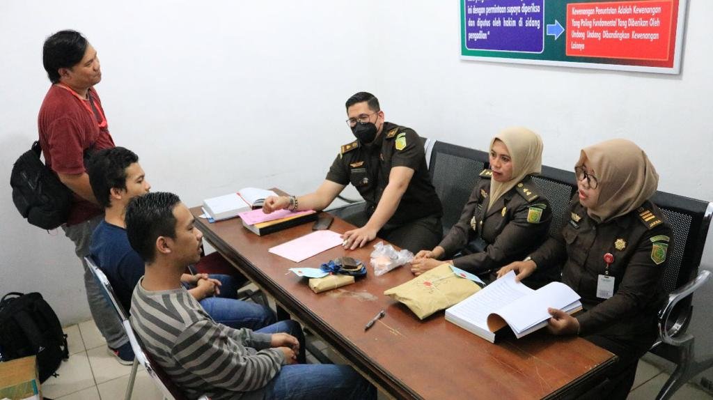 Kejaksaan Negeri Banda Aceh Terima Bukti Tahap II Terhadap Kasus Narkoba Kejaksaan Negeri Banda Aceh Terima Bukti Tahap II Terhadap Kasus Narkoba