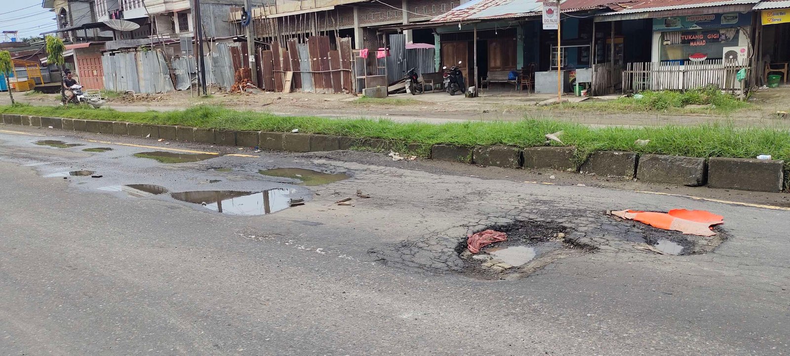 Tak Kunjung Diperbaiki Jalan Lintas Medan-Banda Aceh Semakin Rusak Parah Tak Kunjung Diperbaiki Jalan Lintas Medan-Banda Aceh Semakin Rusak Parah
