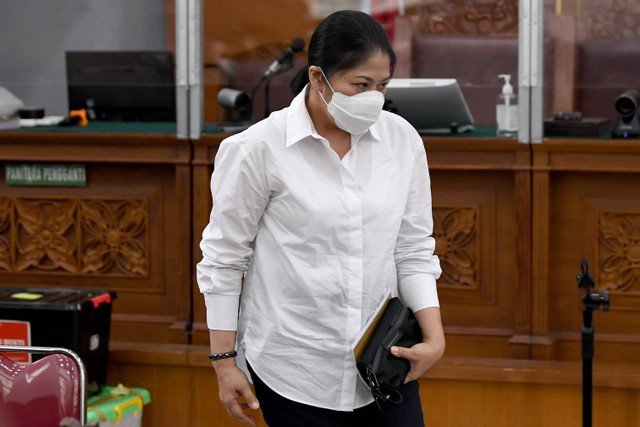 Putri Candrawathi Dituntut 8 Tahun Penjara Putri Candrawathi Dituntut 8 Tahun Penjara