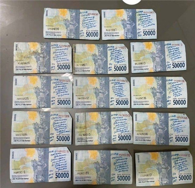 Pria di Surabaya Dibui Usai Sengaja Gunting Uang Hingga Rp 32 Juta Pria di Surabaya Dibui Usai Sengaja Gunting Uang Hingga Rp 32 Juta