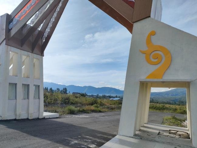 Setahun Berdiri, Gapura BMCC Bener Meriah Lantai Telah Rusak Setahun Berdiri, Gapura BMCC Bener Meriah Lantai Telah Rusak