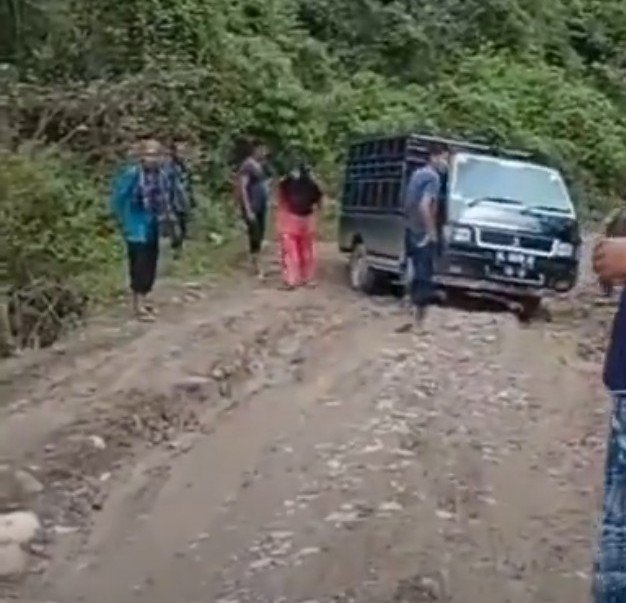 Akses Jalan Menuju Kampung Jamat, Aceh Tengah Memprihatinkan Dengan Kondisi Rusak Akses Jalan Menuju Kampung Jamat, Aceh Tengah Memprihatinkan Dengan Kondisi Rusak