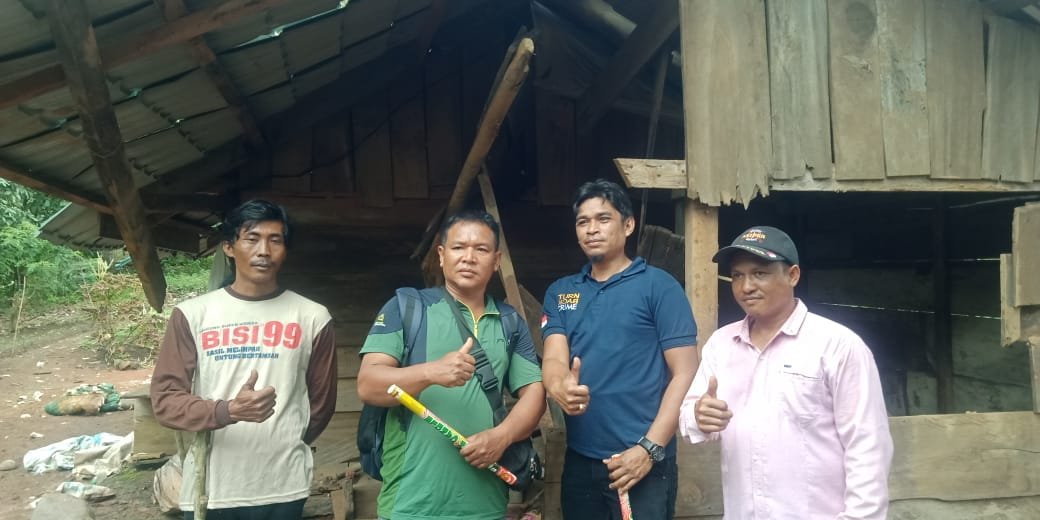 Kawat Kejut Rusak, Gajah Liar di Pantanlah Hancurkan Rumah Dan Perkebunan Warga Kawat Kejut Rusak, Gajah Liar di Pantanlah Hancurkan Rumah Dan Perkebunan Warga