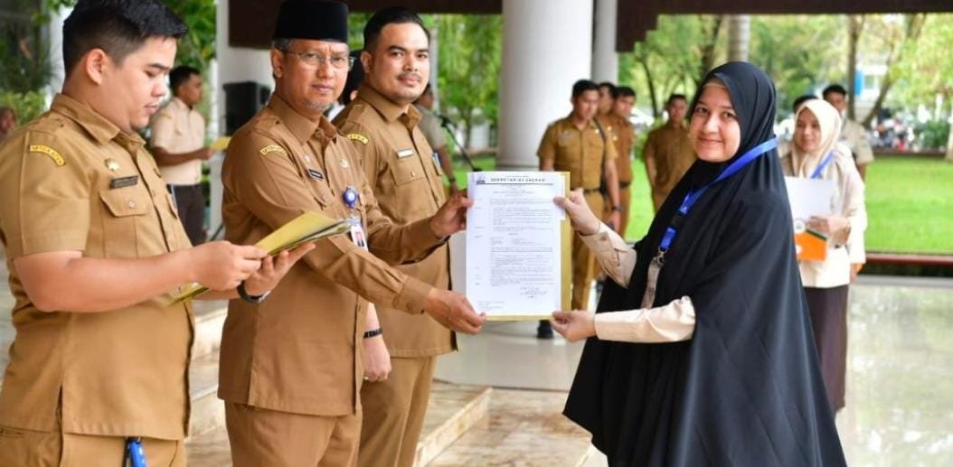 462 Tenaga Kontrak Setda Aceh Terima SK 462 Tenaga Kontrak Setda Aceh Terima SK