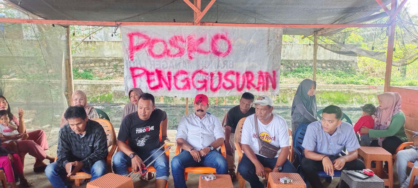 Masyarakat Dirikan posko Pengaduan Pengusuran Di Mon Geudong Masyarakat Dirikan posko Pengaduan Pengusuran Di Mon Geudong