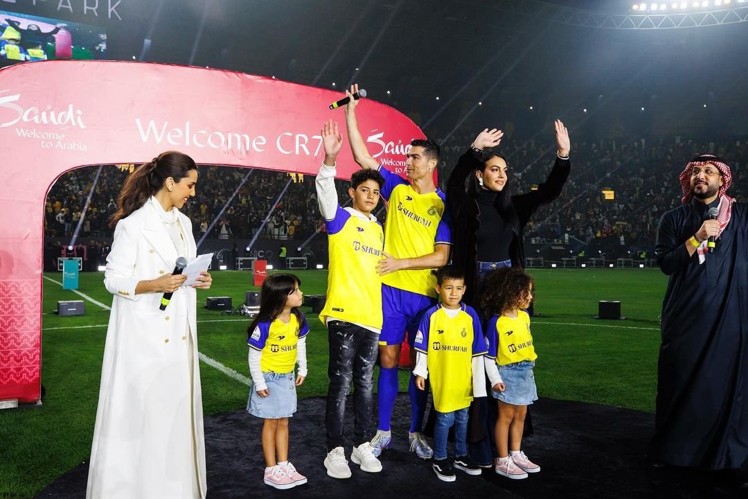 Cristiano Ronaldo dan Georgina Rodriguez Berpotensi Langgar Aturan di Arab Saudi Cristiano Ronaldo dan Georgina Rodriguez Berpotensi Langgar Aturan di Arab Saudi