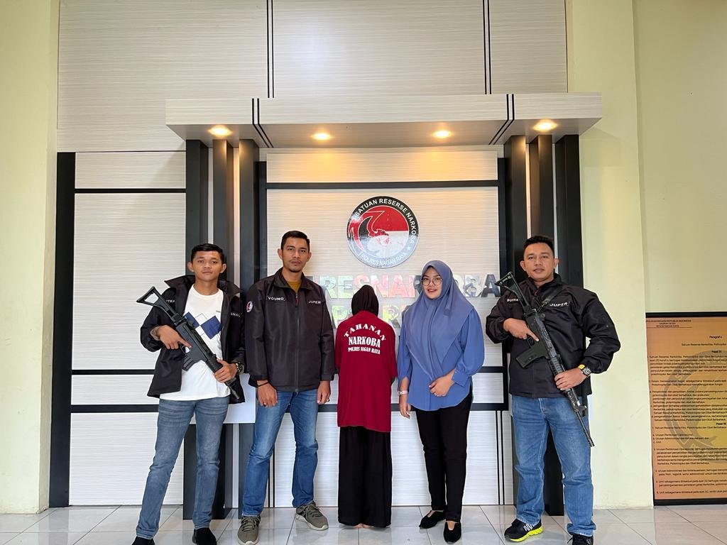 Polres Nagan Raya Amankan IRT Pengedar Narkotika Jenis Sabu-sabu Polres Nagan Raya Amankan IRT Pengedar Narkotika Jenis Sabu-sabu