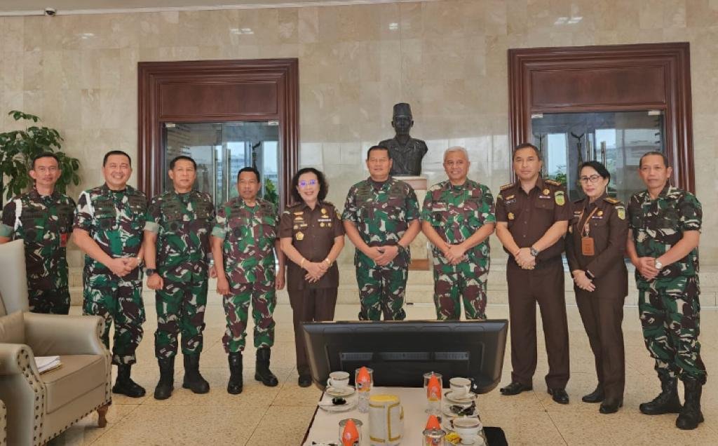 Panglima TNI Terima Kunjungan Silahturahim JAM Pidmil Kejagung Panglima TNI Terima Kunjungan Silahturahim JAM Pidmil Kejagung