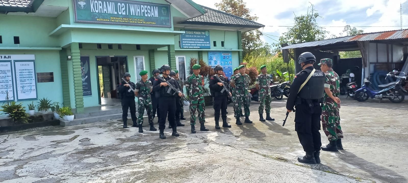 TNI Dan Brimob B Gelar Apel Gabungan TNI Dan Brimob B Gelar Apel Gabungan