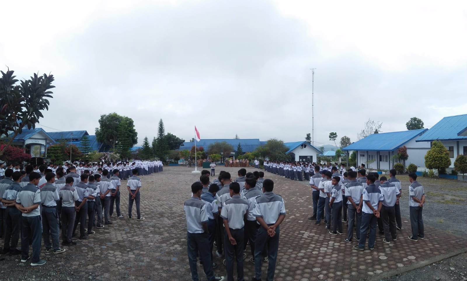 Kepala Satpol-PP Beri Arahan Kepada Siswa SMK Negeri 1 Bener Meriah Kepala Satpol-PP Beri Arahan Kepada Siswa SMK Negeri 1 Bener Meriah