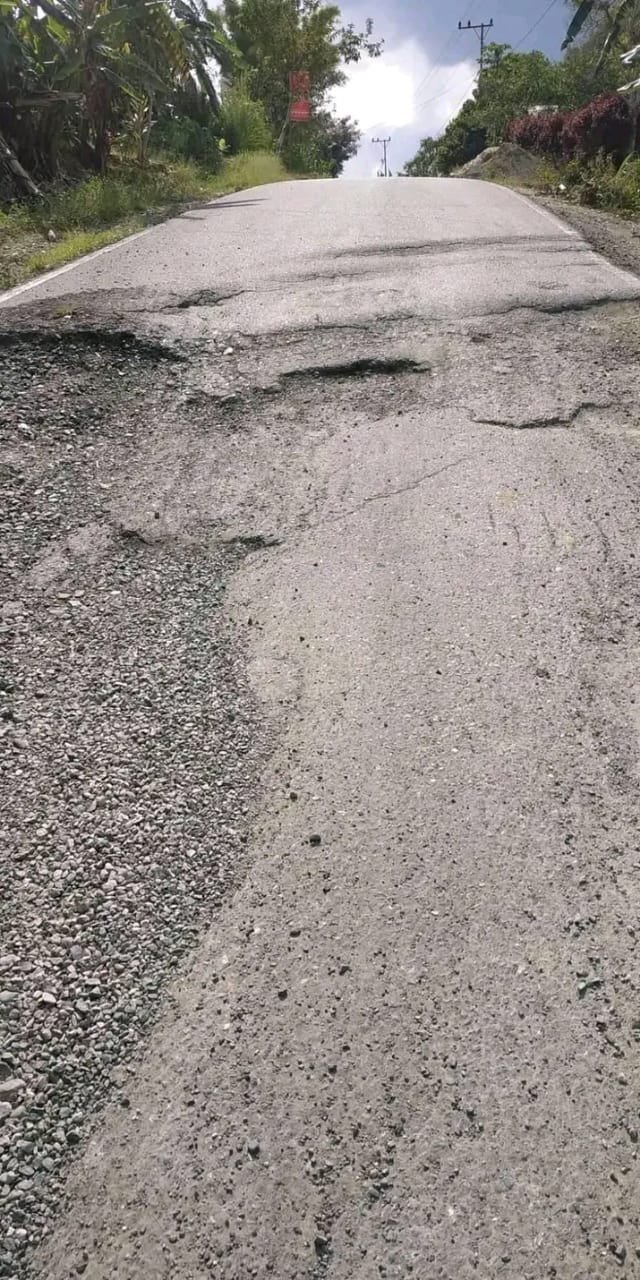 Jalan Lintasan Jagong-Isaq Butuh Perhatian Dari Pemerintah Jalan Lintasan Jagong-Isaq Butuh Perhatian Dari Pemerintah