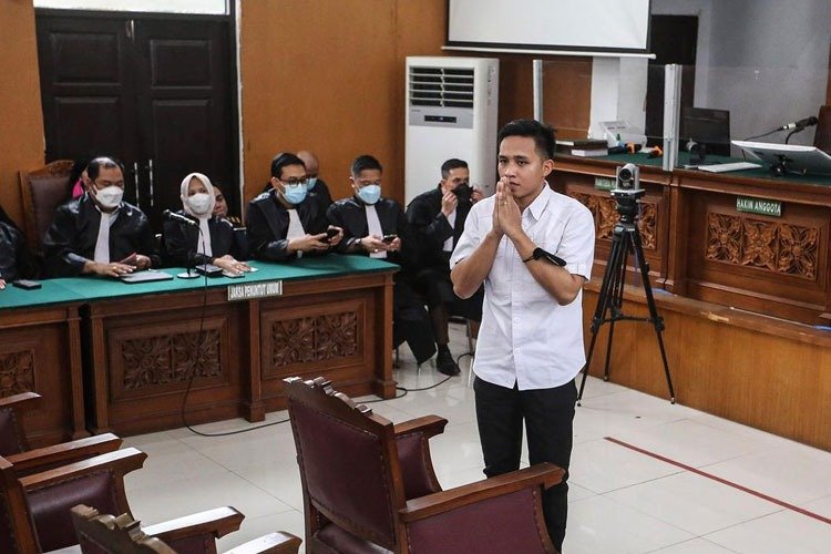 Richard Eliezer, Terdakwa Eksekutor Brigadir J Divonis 1,5 Tahun Richard Eliezer, Terdakwa Eksekutor Brigadir J Divonis 1,5 Tahun