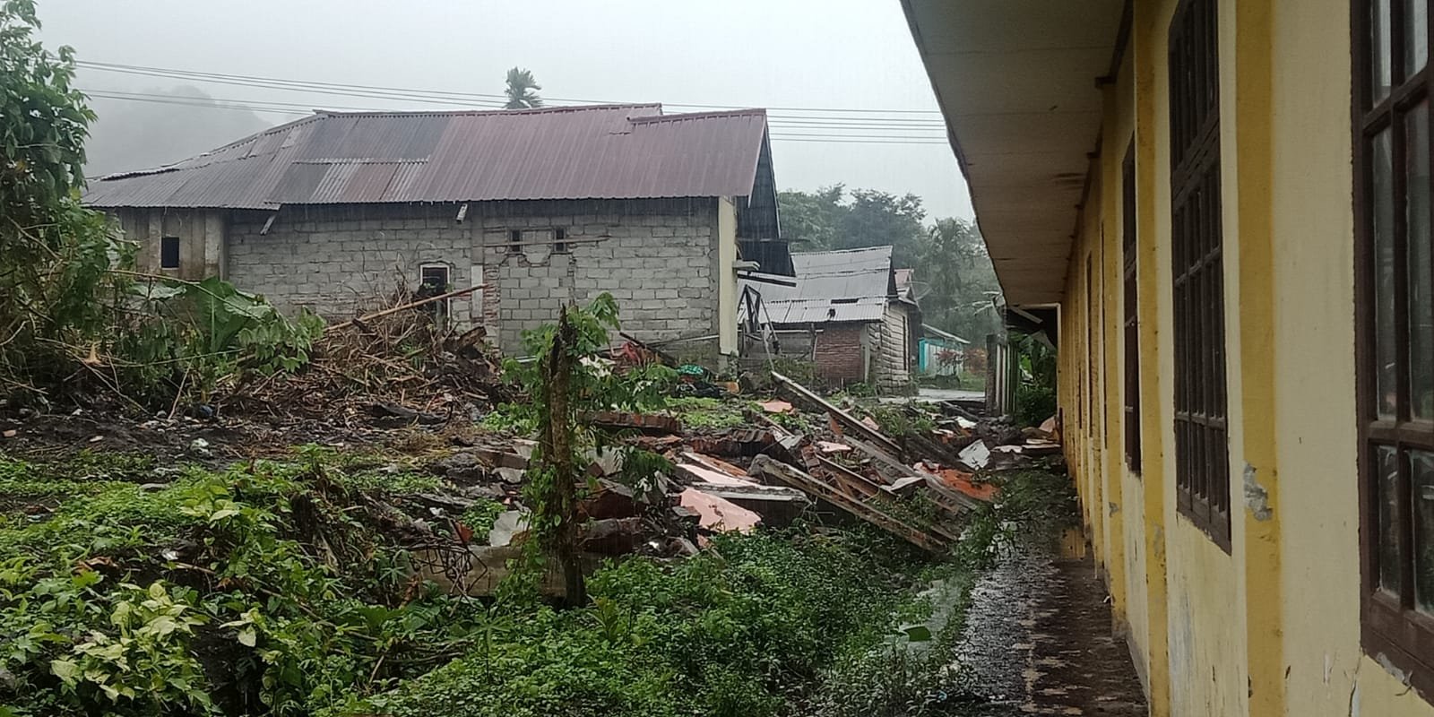 Tembok Pagar SD Negeri 1 Timang Gajah Roboh, Akibat Rembasan Air Tembok Pagar SD Negeri 1 Timang Gajah Roboh, Akibat Rembasan Air