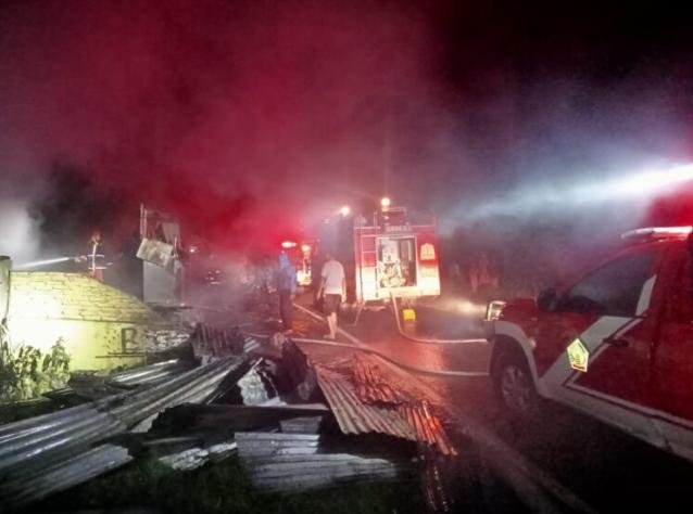 Dua Unit Rumah Warga Hangus Terbakar Di Lalap Si Jago Merah Dua Unit Rumah Warga Hangus Terbakar Di Lalap Si Jago Merah