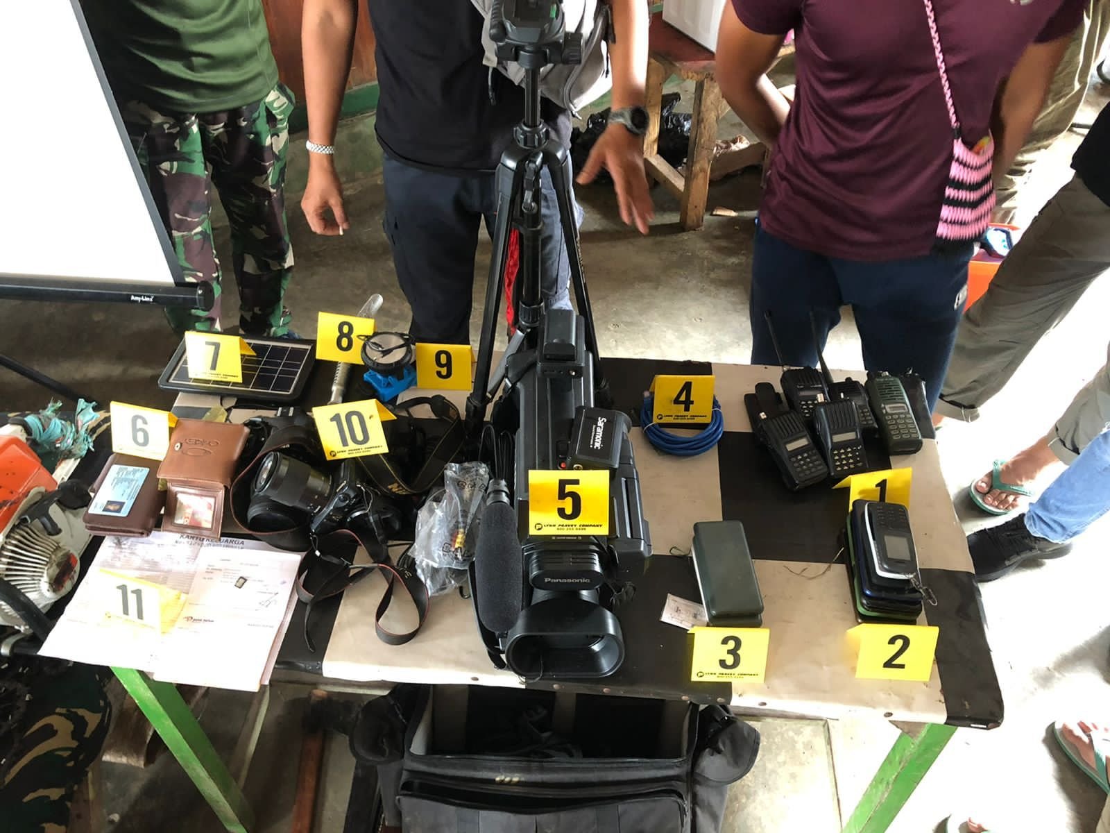 Polisi Temukan Alat Propaganda KKB Polisi Temukan Alat Propaganda KKB