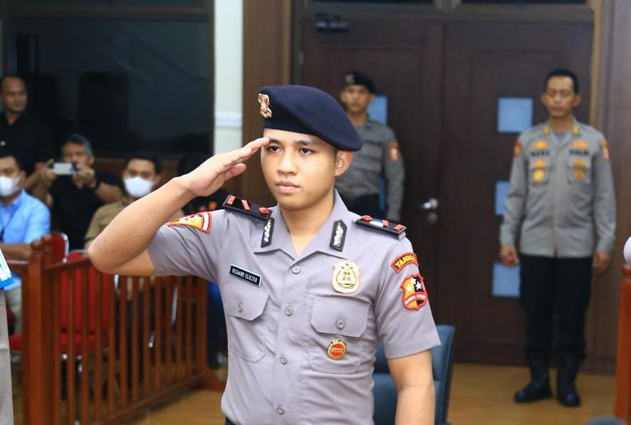Bharada Richard Eliezer Tetap Jadi Anggota Polri, Ini 9 Poin Pertimbangannya Bharada Richard Eliezer Tetap Jadi Anggota Polri, Ini 9 Poin Pertimbangannya
