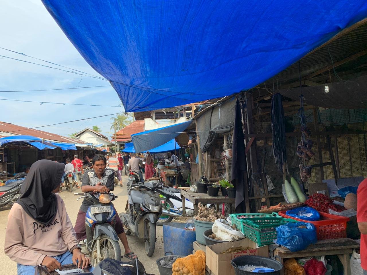 Masyarakat Kota Binjei Keluhkan Harga Bahan Pokok Masyarakat Kota Binjei Keluhkan Harga Bahan Pokok
