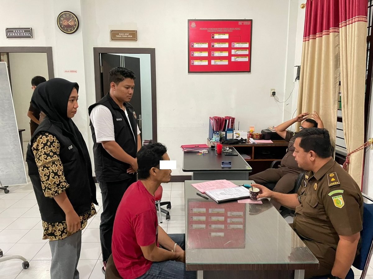 Polres Aceh Utara Limpahkan Pelaku Tebas Kepala Istri Pakai Parang ke Jaksa Polres Aceh Utara Limpahkan Pelaku Tebas Kepala Istri Pakai Parang ke Jaksa
