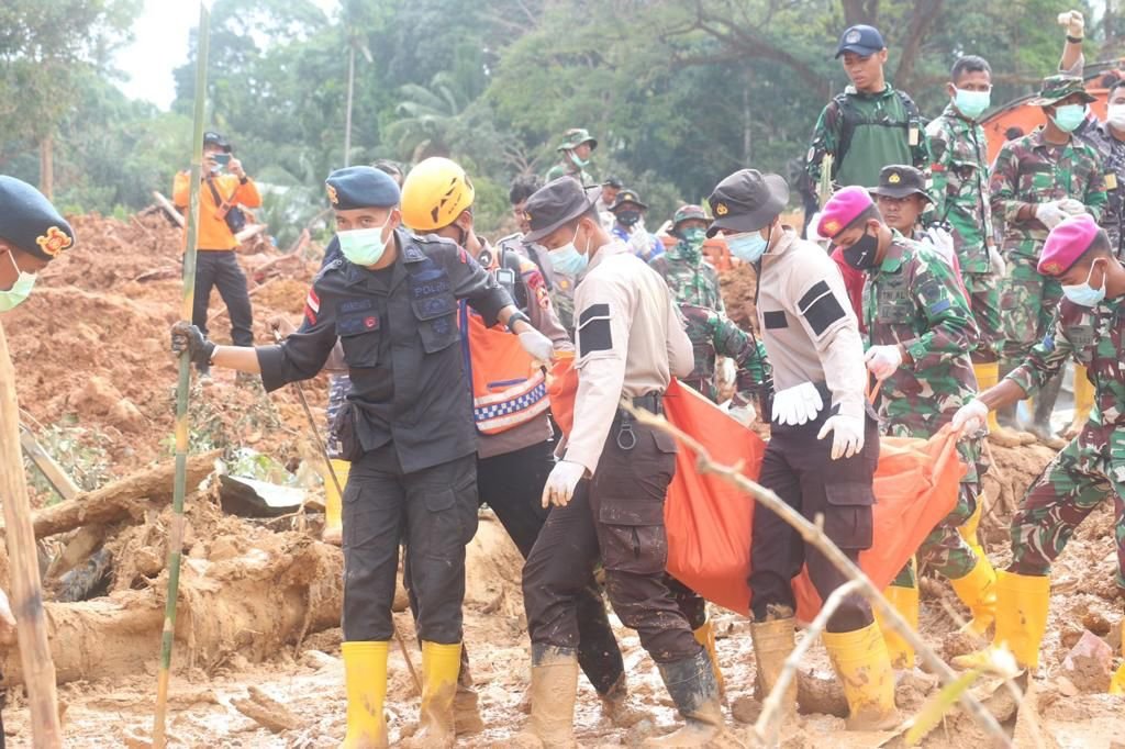 Longsor Natuna, Dua Jenazah Ditemukan Longsor Natuna, Dua Jenazah Ditemukan